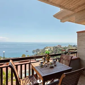 taormina-panoramic-seaview-apartment.taorminaitalyhotels.com/